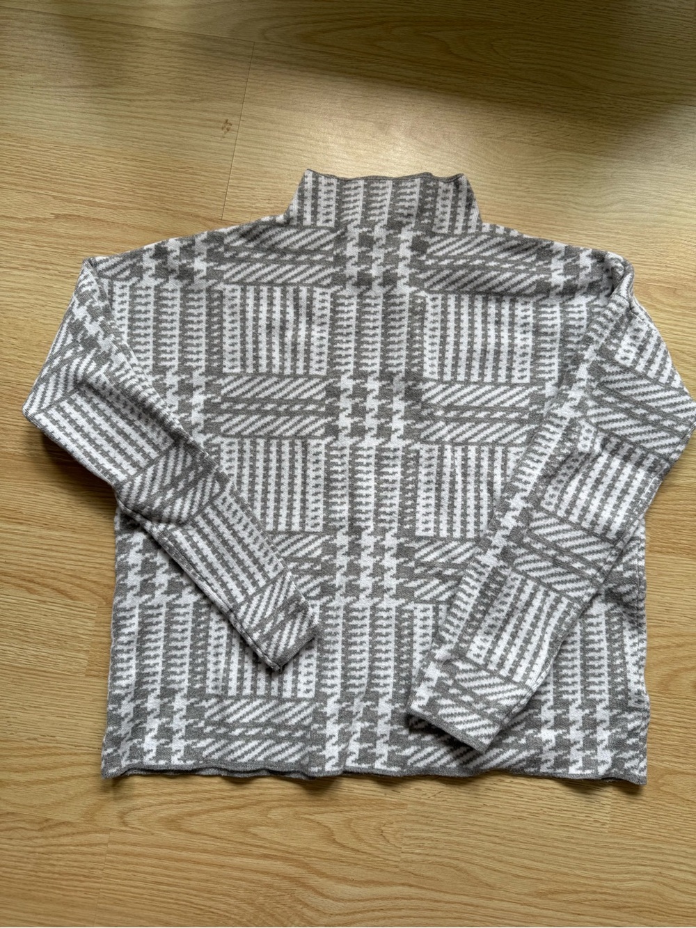 Max Studio Gray & White Turtleneck Sweater with Geometric Plaid